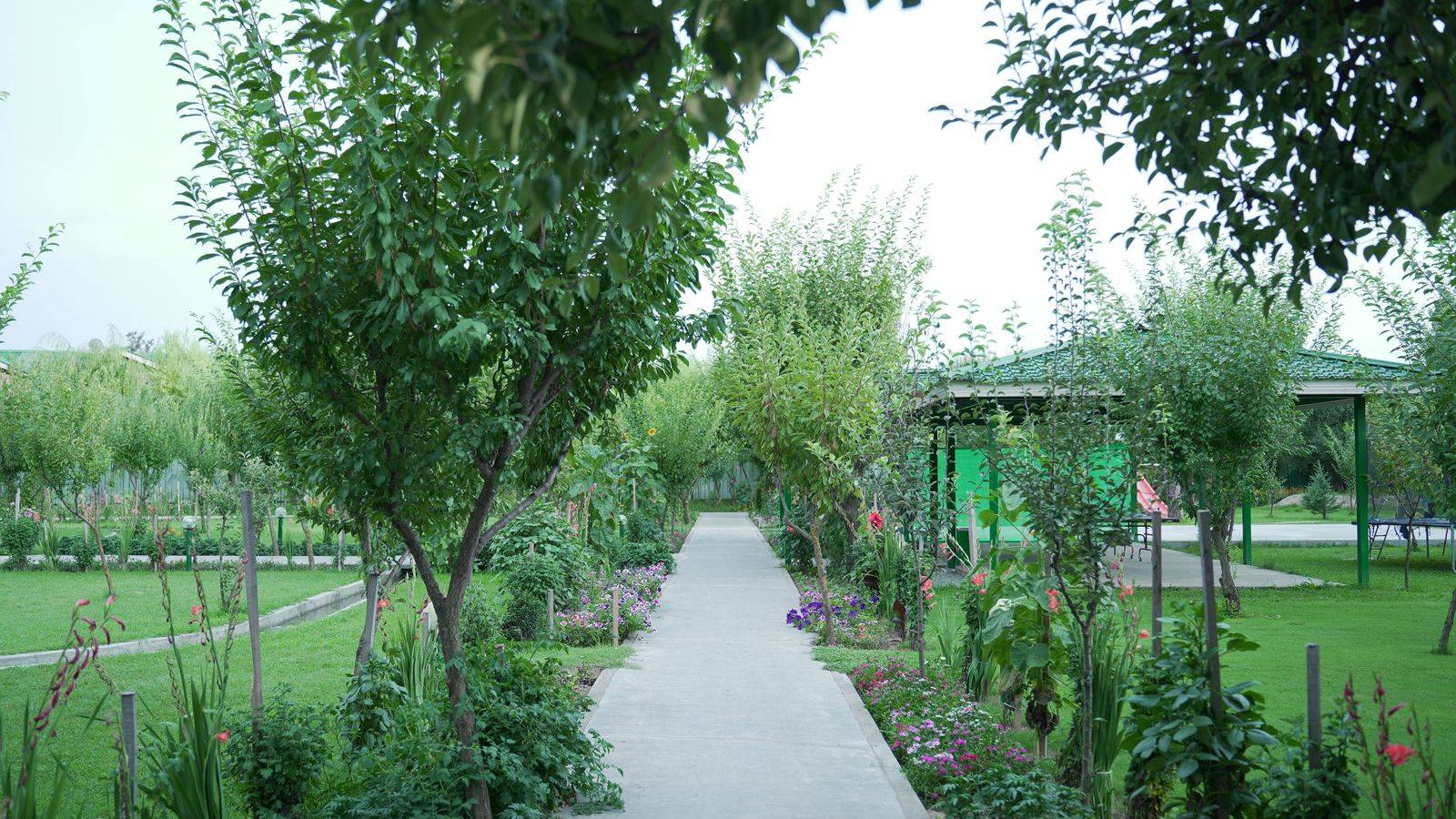 Edwards Gardens & Toronto Botanical Garden