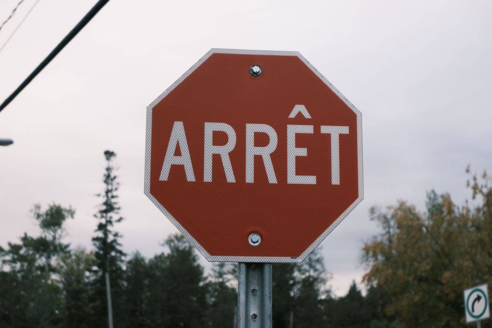A highway road sign on the approach to the Canadian border