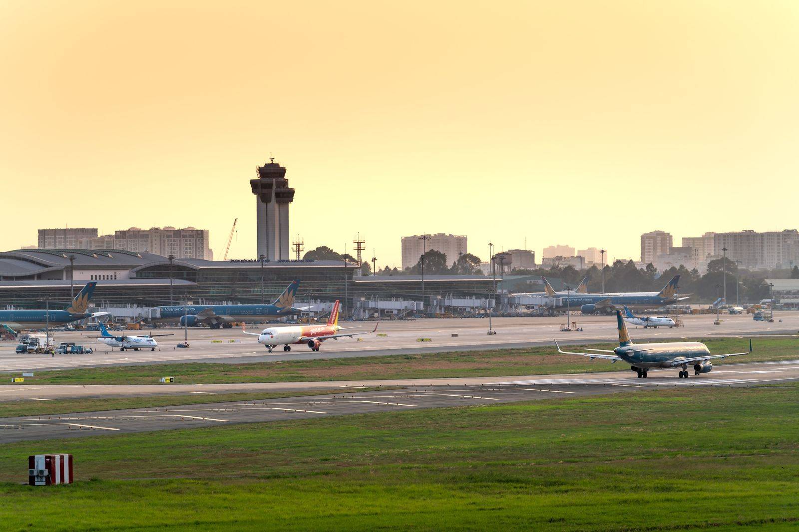 An airport departures curb in the early morning light