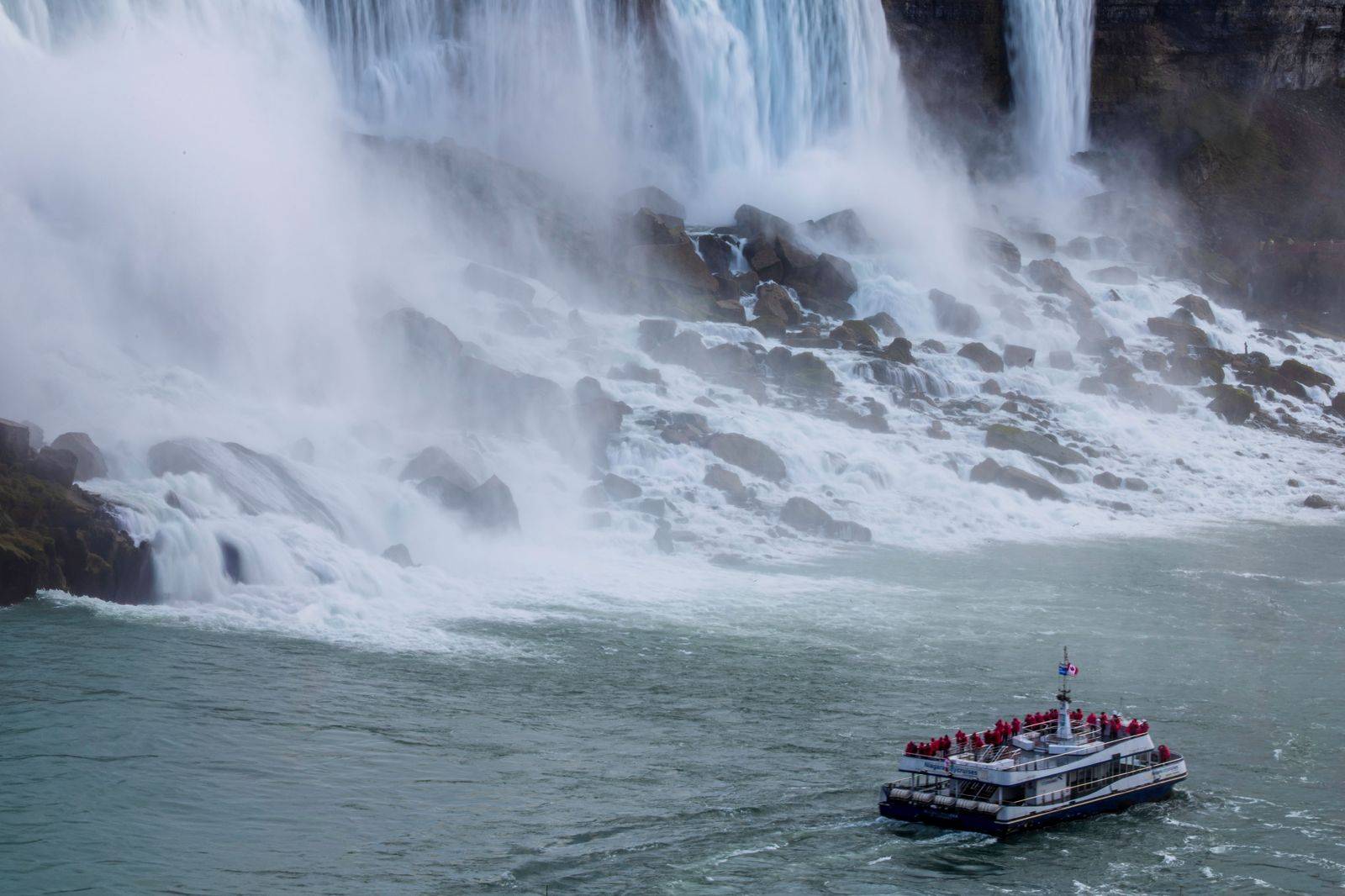 A tour boat in the mist below the Horseshoe Falls