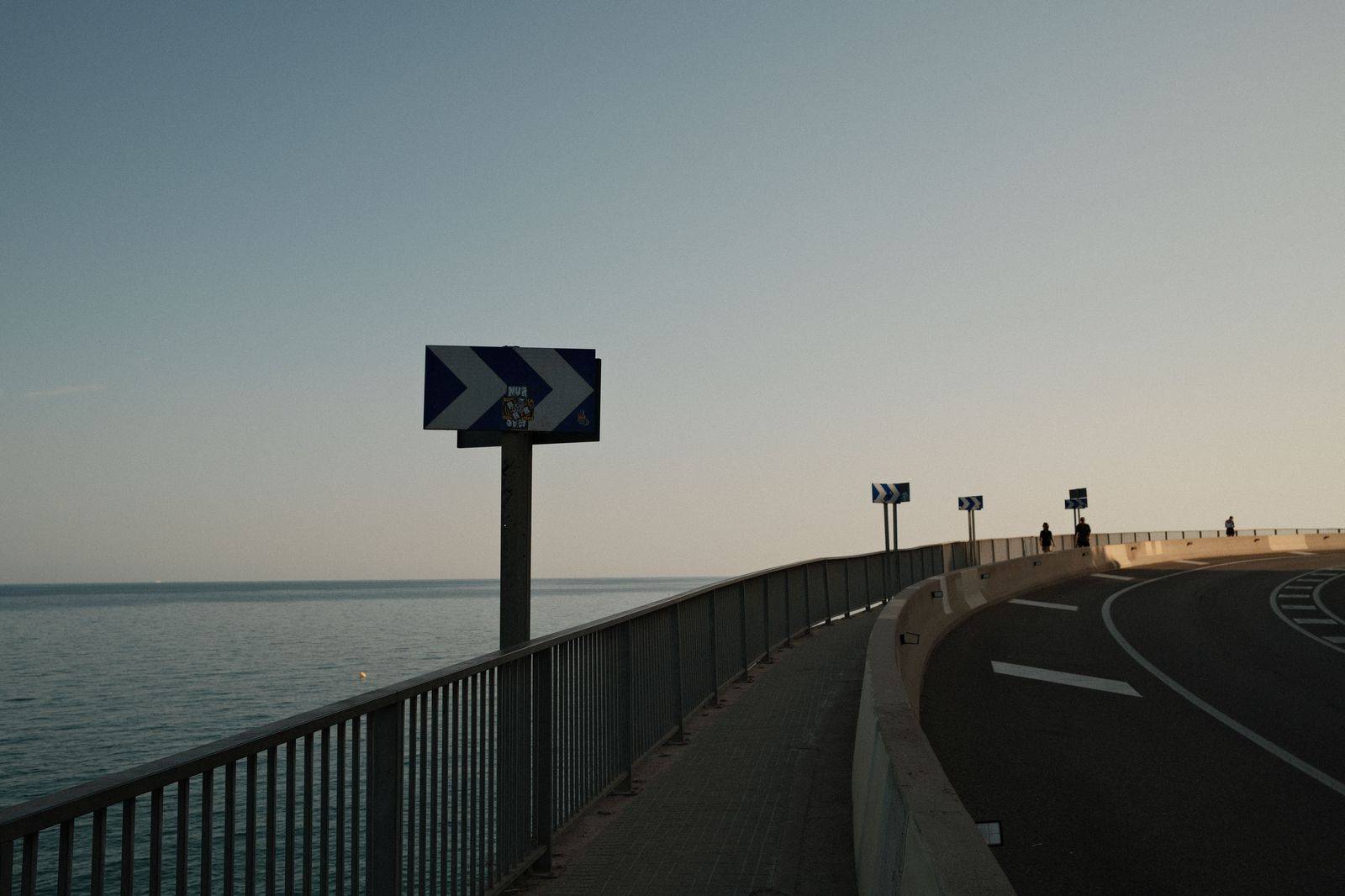 Overhead highway sign on the approach to the Niagara River crossings