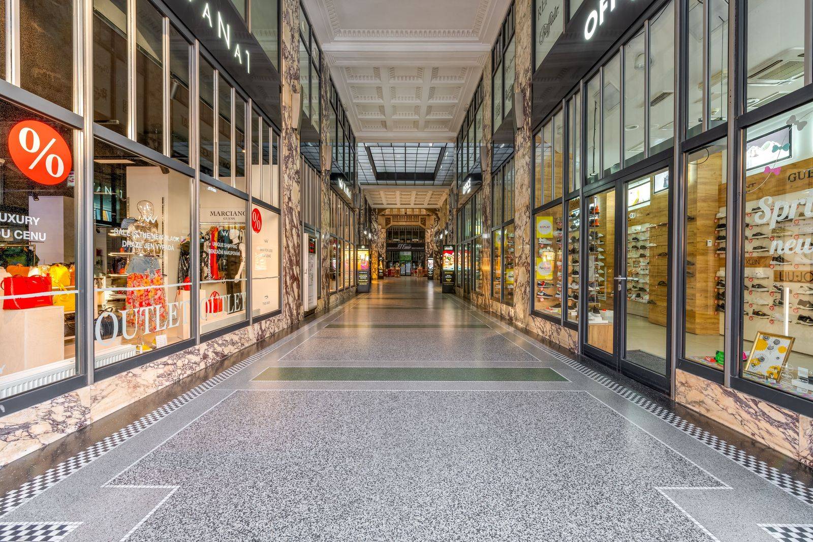 Open-air outlet stores at Toronto Premium Outlets in Halton Hills
