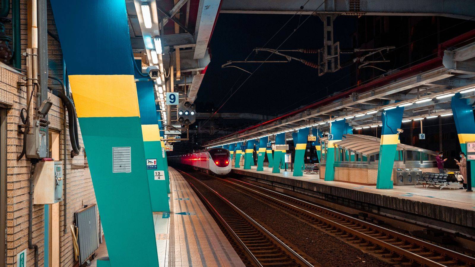 UP Express and early flights