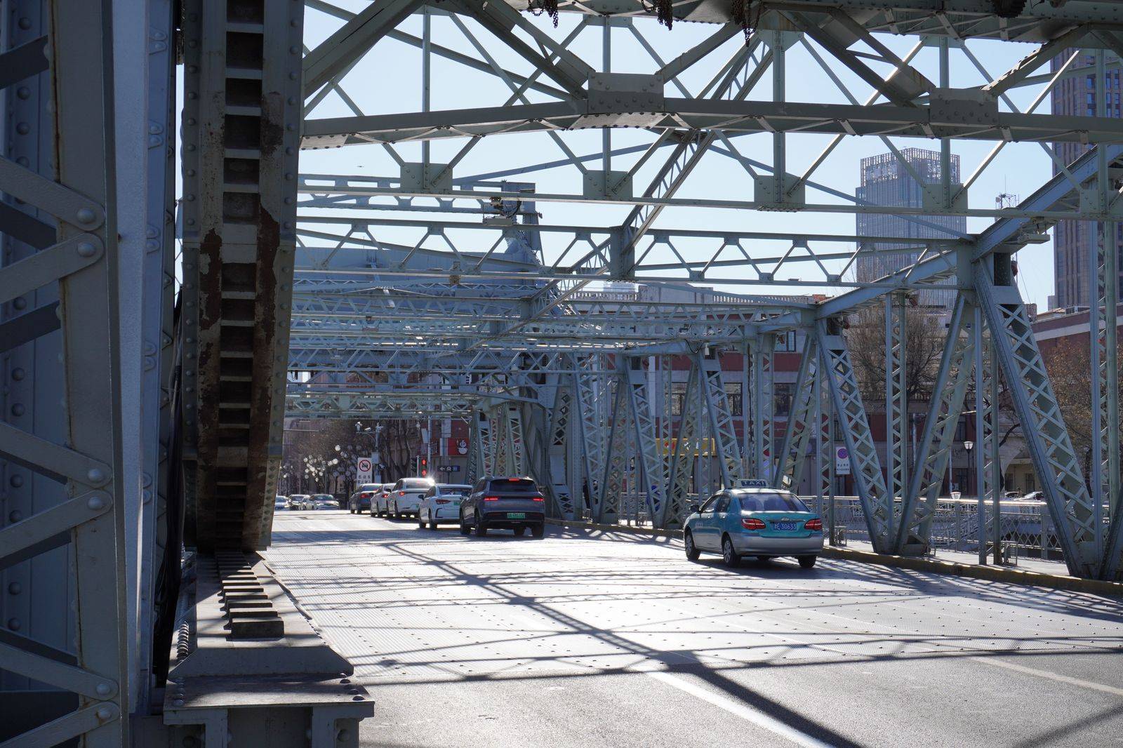 Cars queued at a Niagara River border bridge on the way to Orchard Park