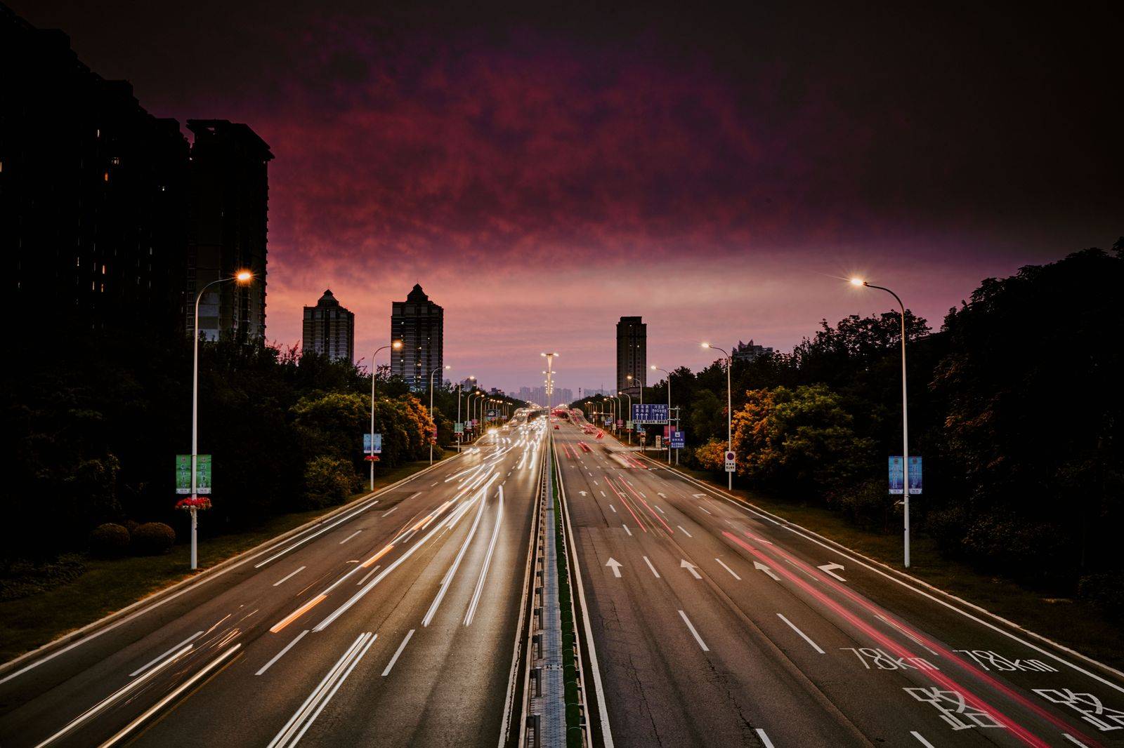 Evening traffic on a highway approaching the Toronto skyline, a common drive for car service customers
