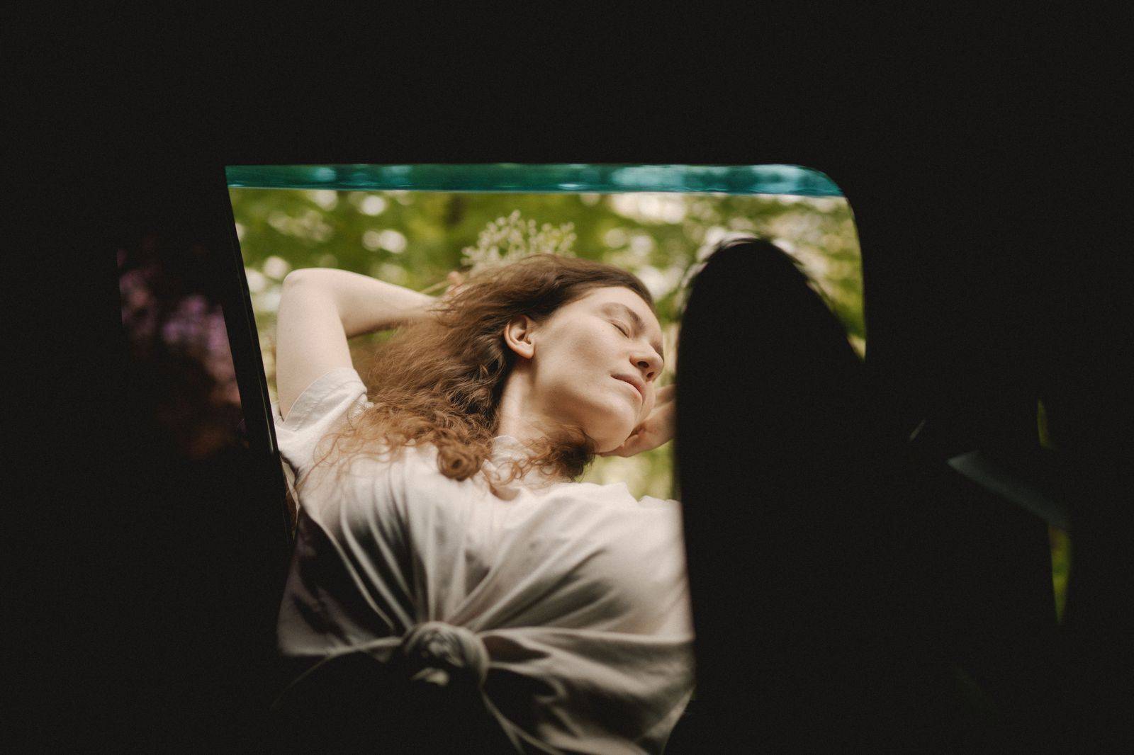 A family relaxing in the back seat of a chauffeured car on the drive from New York to Toronto